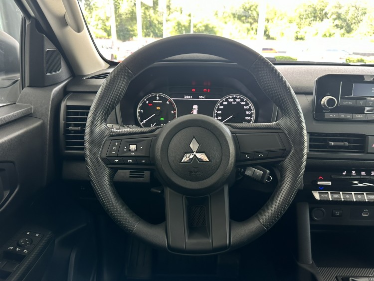 НОВИЙ L200 2.4 TD MT 4WD INVITE 2026