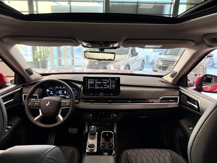 MITSUBIISHI OUTLANDER ULTIMATE 2.5 СVT 4WD