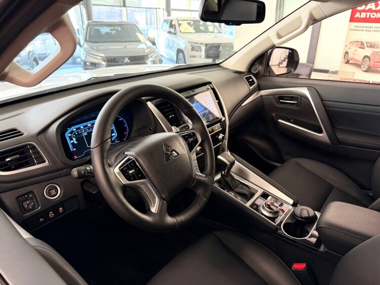 MITSUBISHI PAJERO SPORT ULTIMATE 3.0V6 8AT 4WD