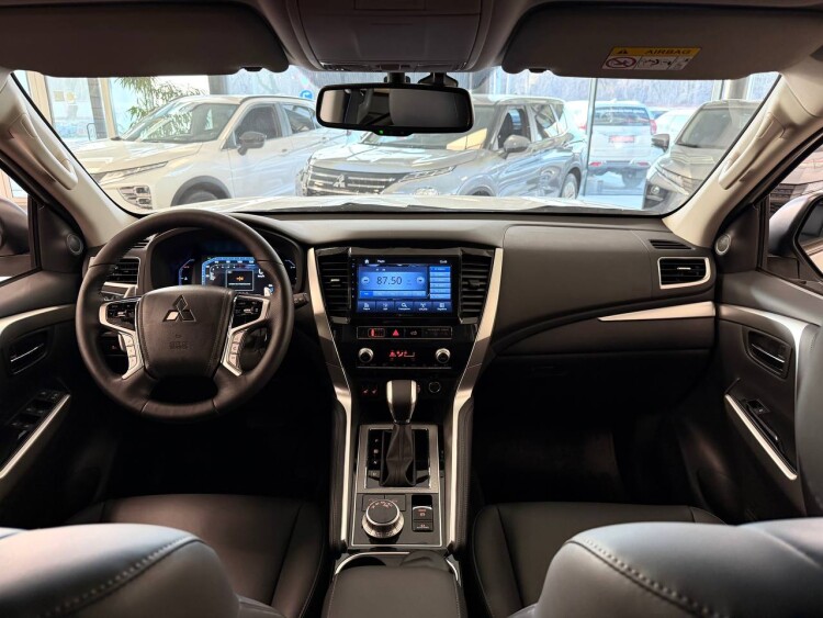 MITSUBISHI PAJERO SPORT ULTIMATE 3.0V6 8AT 4WD