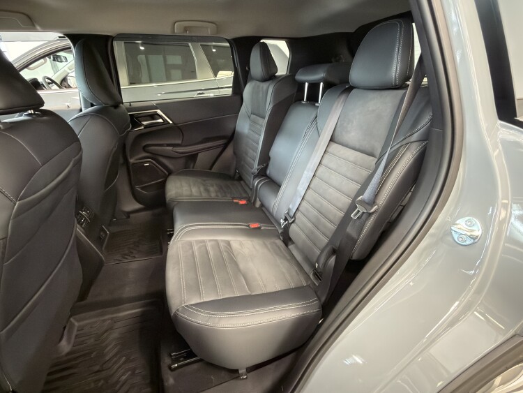 MITSUBISHI OULANDER INTENSE 2.5 CVT 4WD