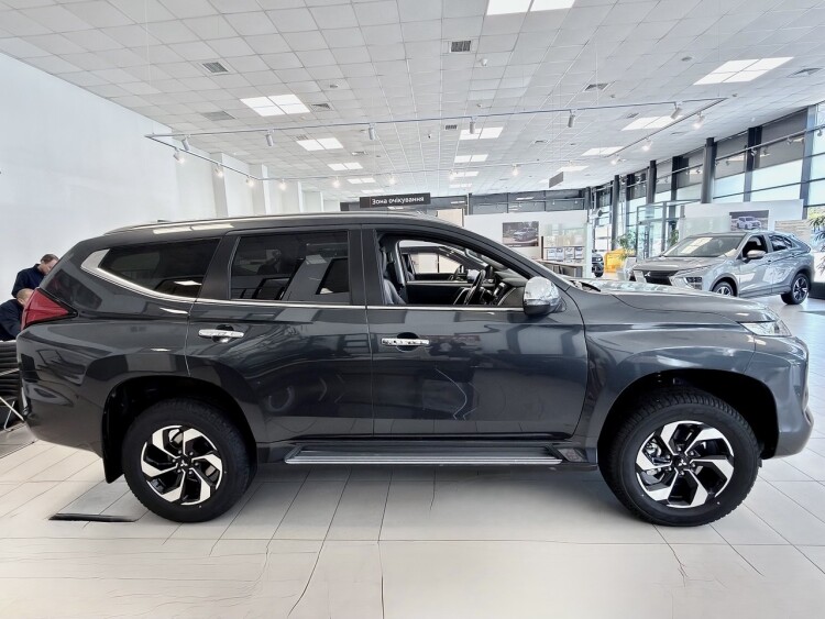 MITSUBISHI PAJERO SPORT ULTIMATE 3.0V6 8AT 4WD