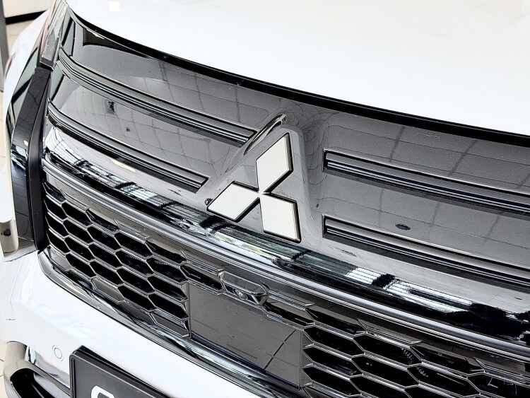 MITSUBISHI OULANDER ULTIMATE 2.5 CVT 4WD