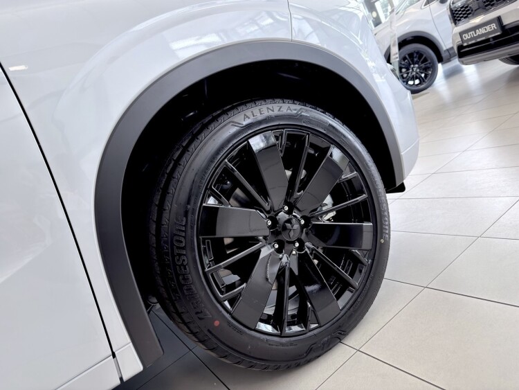 MITSUBISHI OULANDER ULTIMATE 2.5 CVT 4WD