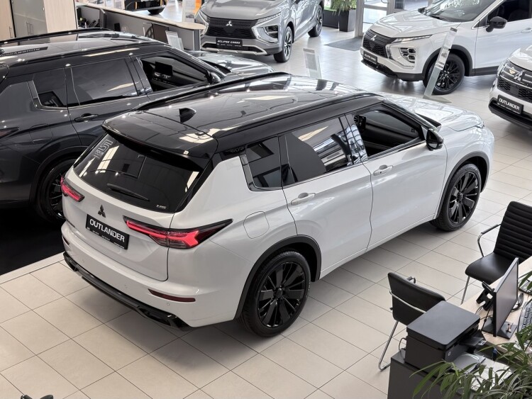 MITSUBISHI OULANDER ULTIMATE 2.5 CVT 4WD