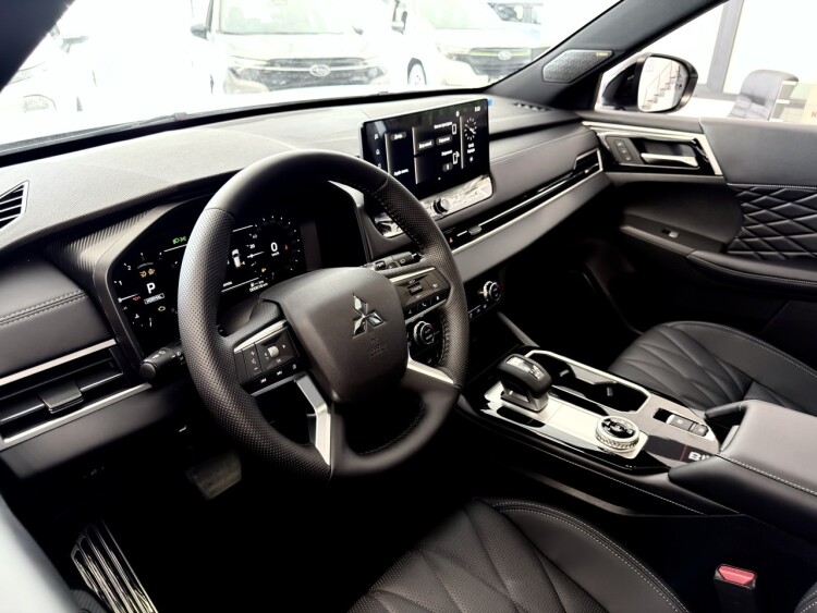 MITSUBISHI OULANDER ULTIMATE 2.5 CVT 4WD