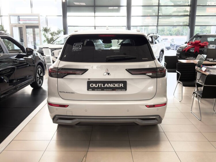 MITSUBISHI OULANDER ULTIMATE 2.5 CVT 4WD