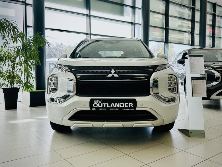 OUTLANDER 2.5 CVT 4WD ULTIMATE 2024